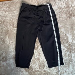 Lululemon black Capri